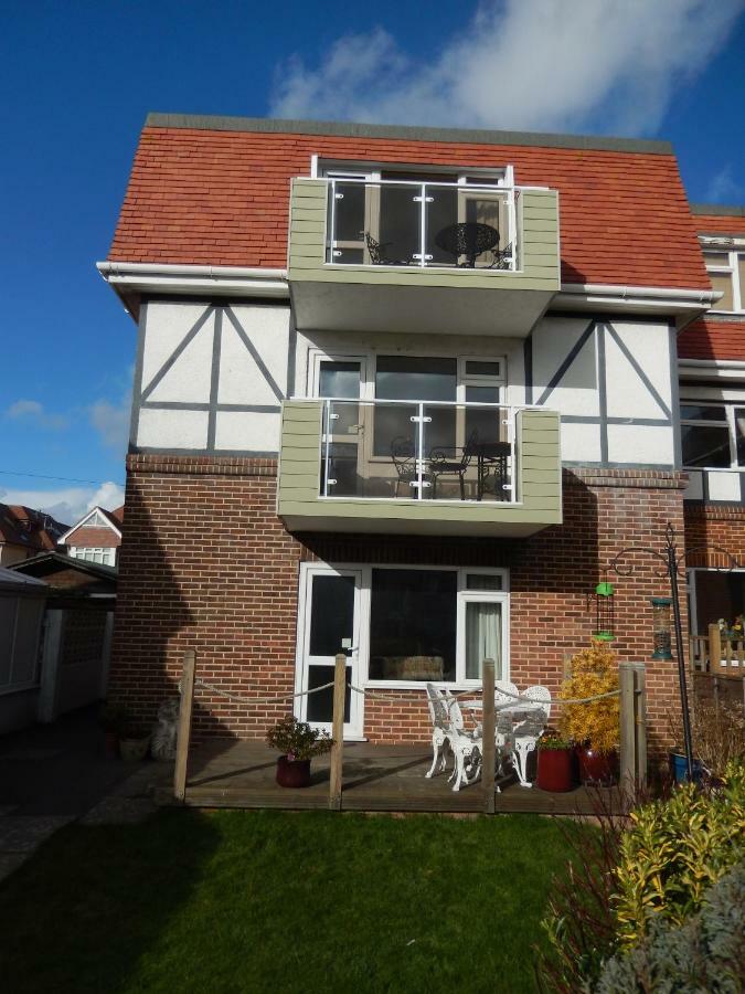 Gables Court Holiday Apartments Swanage Exteriör bild